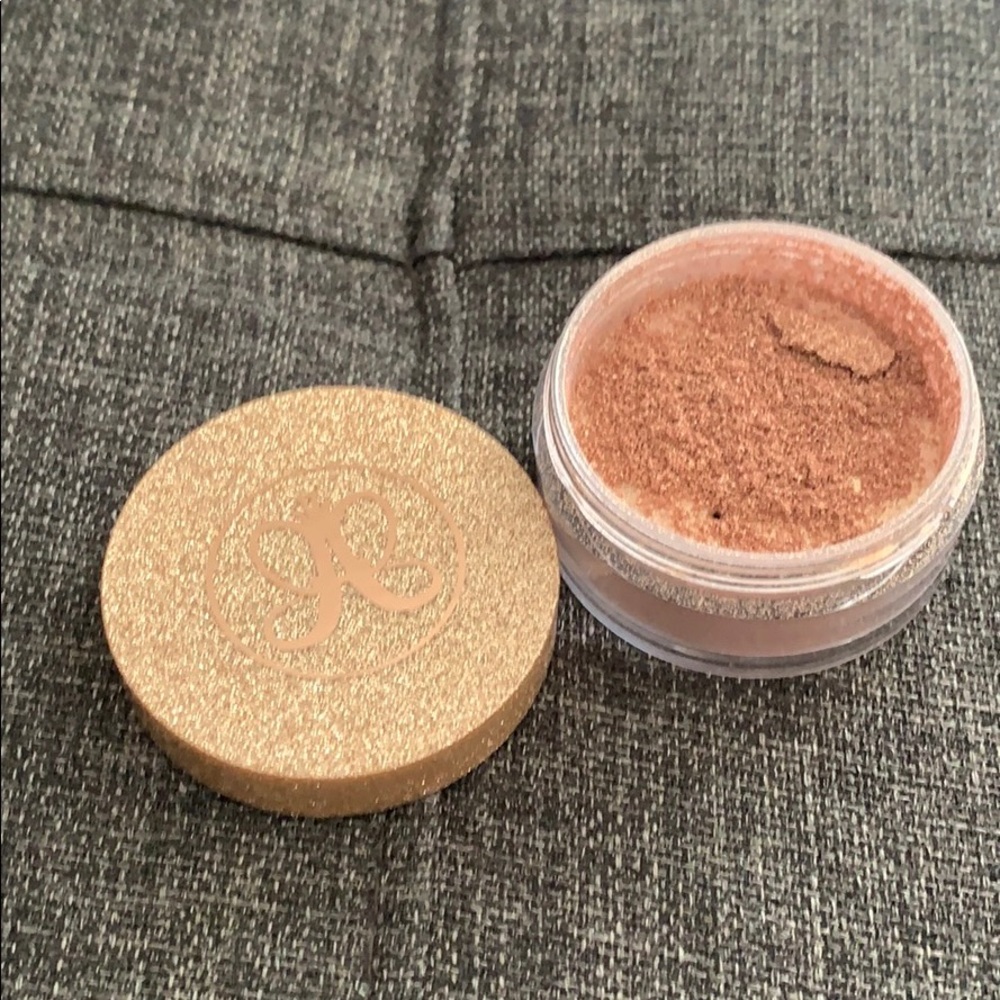 Anastasia Beverly Hills loose highlight - Picture 1 of 3